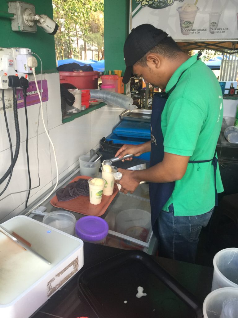 Kuih Keria Batu Berendam - Contoh Ian